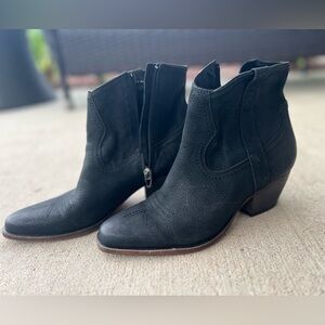 Dolce Vita Black Ankle Boots Size 9